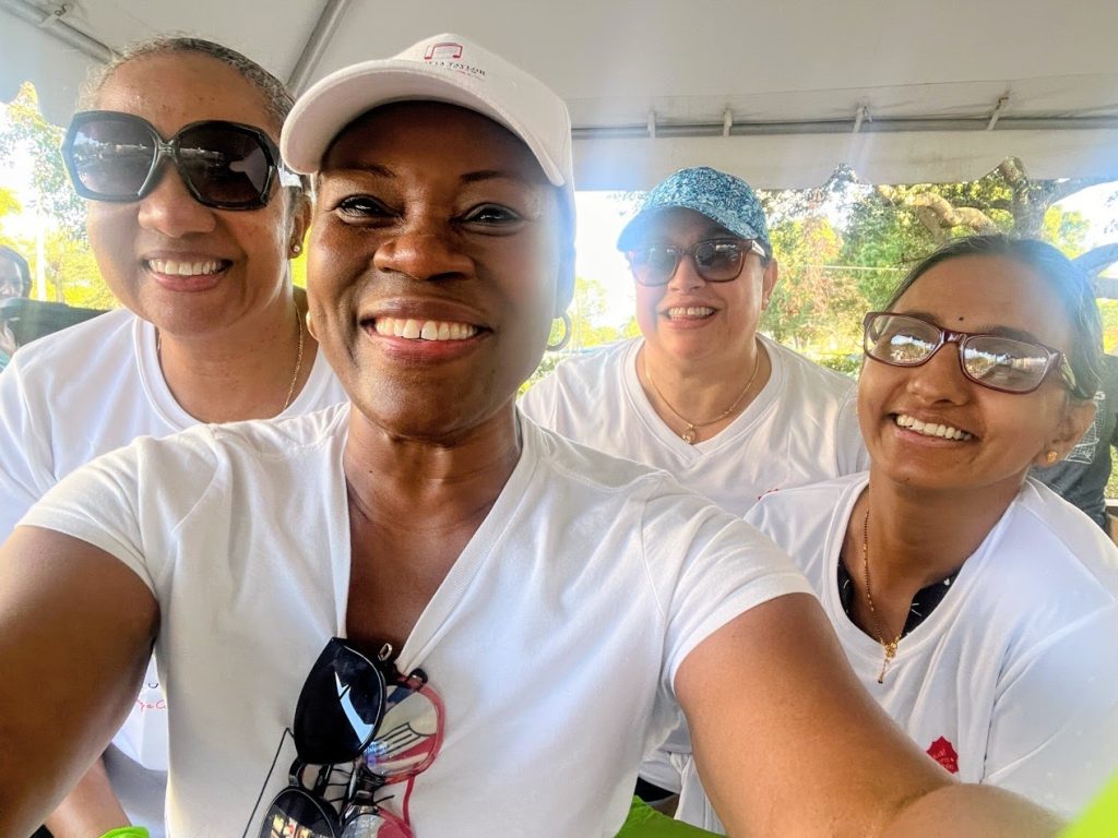 Vivia Taylor and other volunteers at Feed the Hungry.