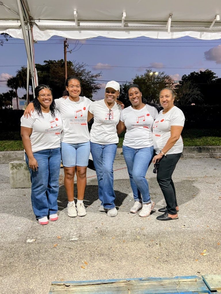 Vivia Taylor and other volunteers at Feed the Hungry.