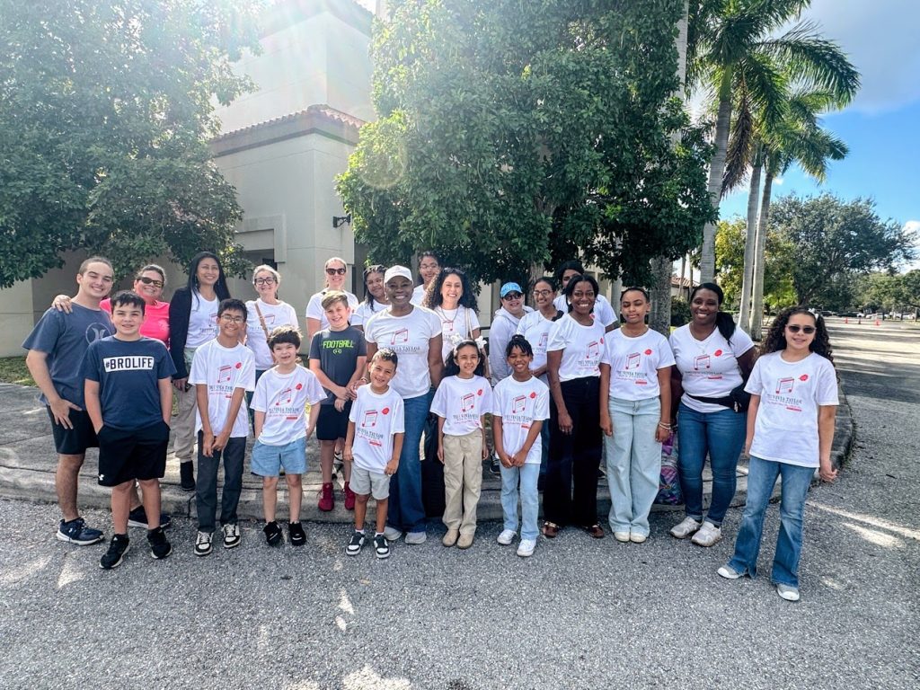 Vivia Taylor, her students, and their families volunteering at Feed the Hungry
